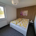 Geraeumige, Moderne Mit Pkw- Und Fahrradstellplatz - Nordland Apartamento