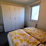 Geraeumige, Moderne Mit Pkw- Und Fahrradstellplatz - Nordland Apartamento *