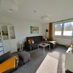 Geraeumige, Moderne Mit Pkw- Und Fahrradstellplatz - Nordland アパート シュヴェリーン