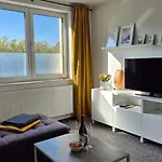 Geraeumige, Moderne Mit Pkw- Und Fahrradstellplatz - Nordland