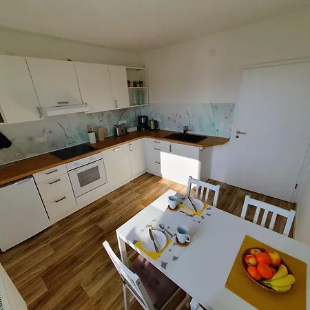 Geraeumige, Moderne Mit Pkw- Und Fahrradstellplatz - Nordland Apartment *