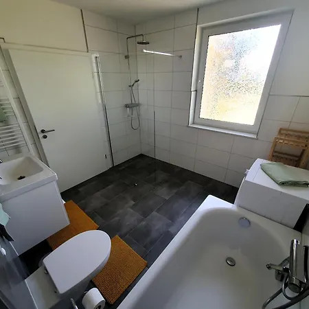 Apartment Geraeumige, Moderne Mit Pkw- Und Fahrradstellplatz - Nordland Schwerin (Mecklenburg-Vorpommern)