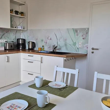 Geraeumige, Moderne Mit Pkw- Und Fahrradstellplatz - Nordland Apartamento *